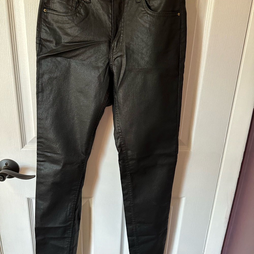 H&M Women’s Sleek Black Skinny Jeans